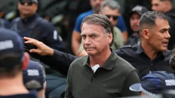 Bolsonaro é preso preventivamente pela PF na manhã deste sábado (22)